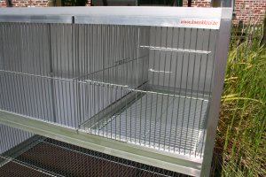 interne babykooi met uitneembaar bodemrooster