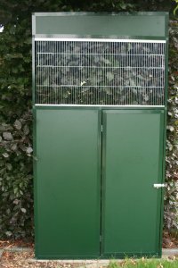 gesloten deurpaneel met front ingebouwd.