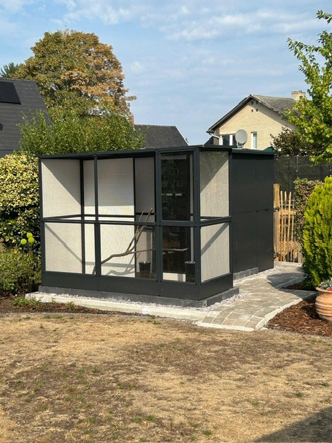volière  antraciet b269xd162 x h200cm met kweekhok achteraan