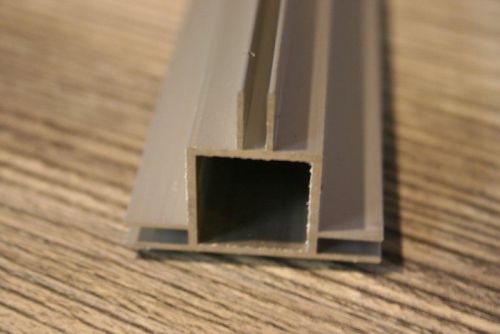 profiel 20 x 20 x 1,5mm met 3 flens 3mm profiel 20 x 20 x 1,5mm met 3 flens 3mm