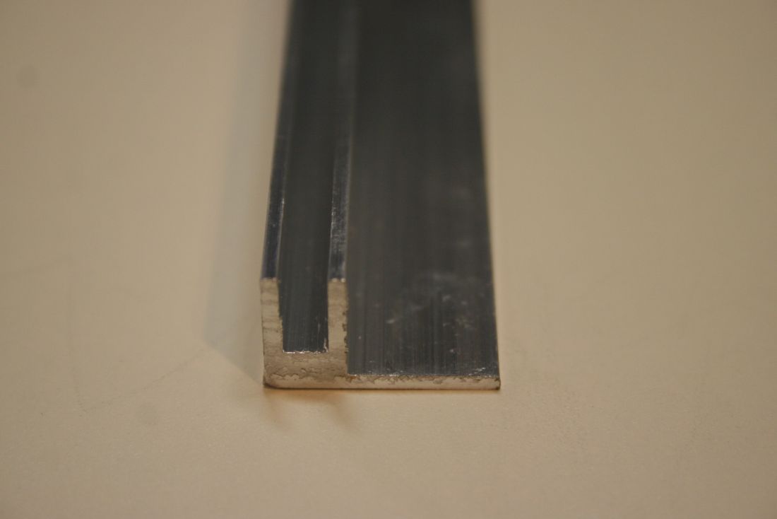 U profiel met lip voor 4mm platen U profiel met lip voor 4mm platen