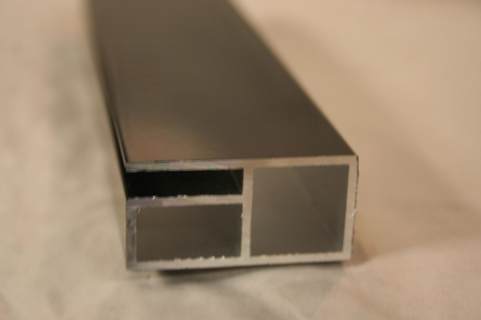 profiel 20x20mm met 1 flens om gaasmatten of platen tot 5mm profiel 20x20mm met 1 flens om gaasmatten of platen tot 5mm