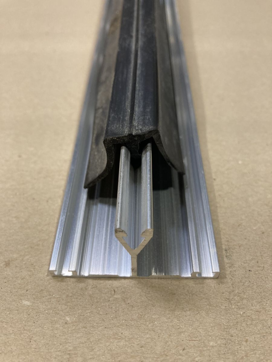 aluminiumprofiel voor polycarbonaat 16mm met rubbers aluminiumprofiel voor polycarbonaat 16mm met rubbers