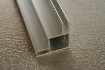profielen 20 x 20 x 1,5mm met 2 flens buitenhoek 3 en 4mm profielen 20 x 20 x 1,5mm met 2 flens buitenhoek 3 en 4mm