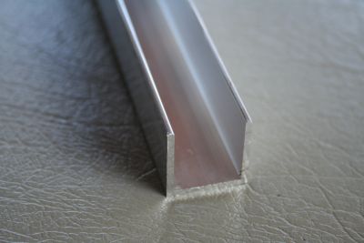U profielen brut aluminium 2 mm dikte U profielen brut aluminium 2 mm dikte