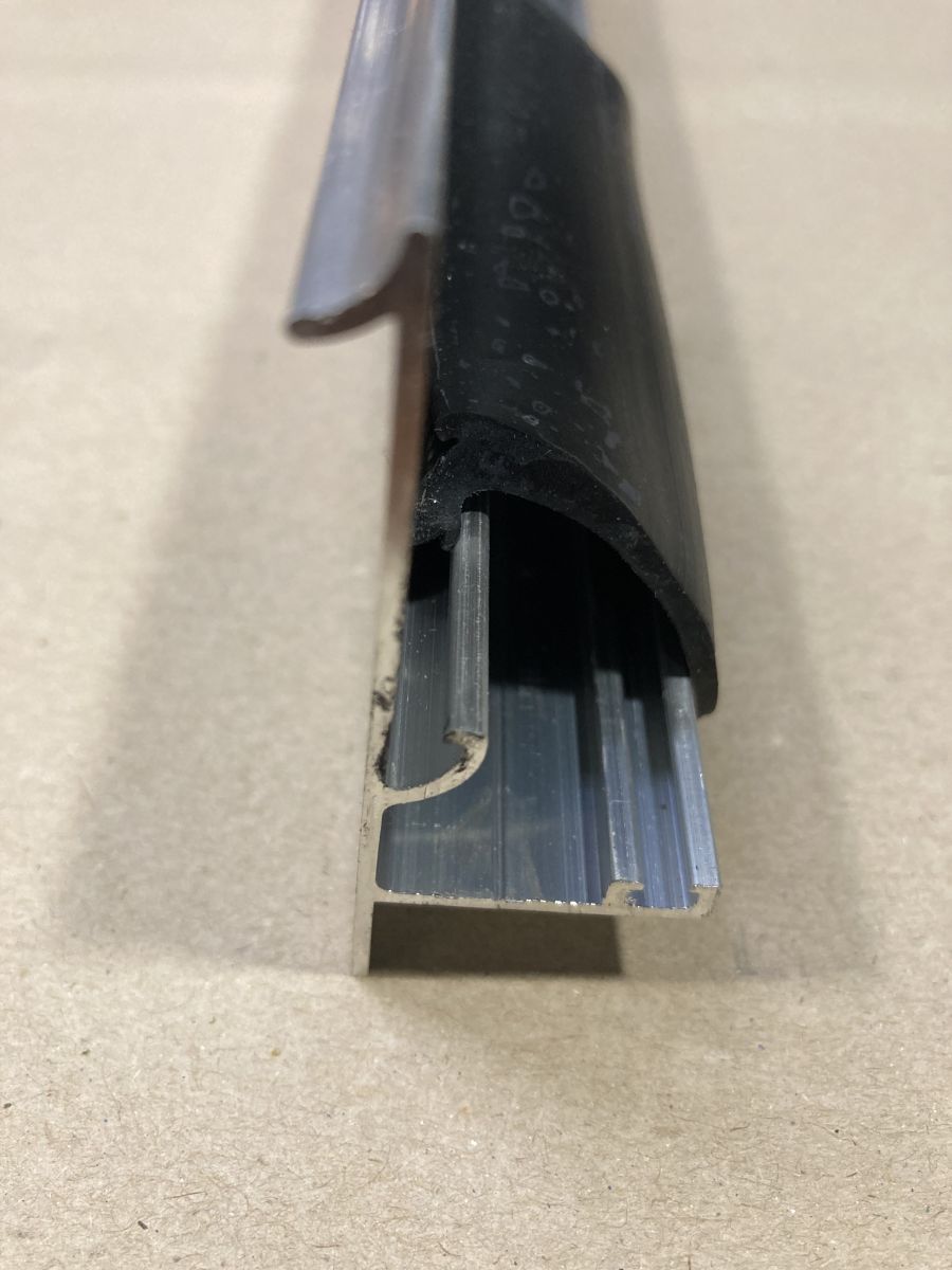 Aluminiumprofiel voor polycarbonaat 16mm met rubbers Aluminiumprofiel voor polycarbonaat 16mm met rubbers