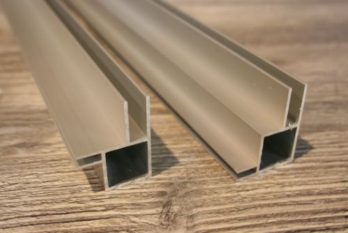 Nieuwe profielen 20x20x1,5mm met flens 3 en 6mm Nieuwe profielen 20x20x1,5mm met flens 3 en 6mm