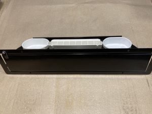 voederplateau zwart met pvc eetpotjes recht + 2 x ovaal pvc potj